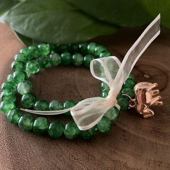 Set of 2 Vibrant Green glass bead, handmade stretch bracelets w/charm, & 💗 bag! - Picture 1 of 5